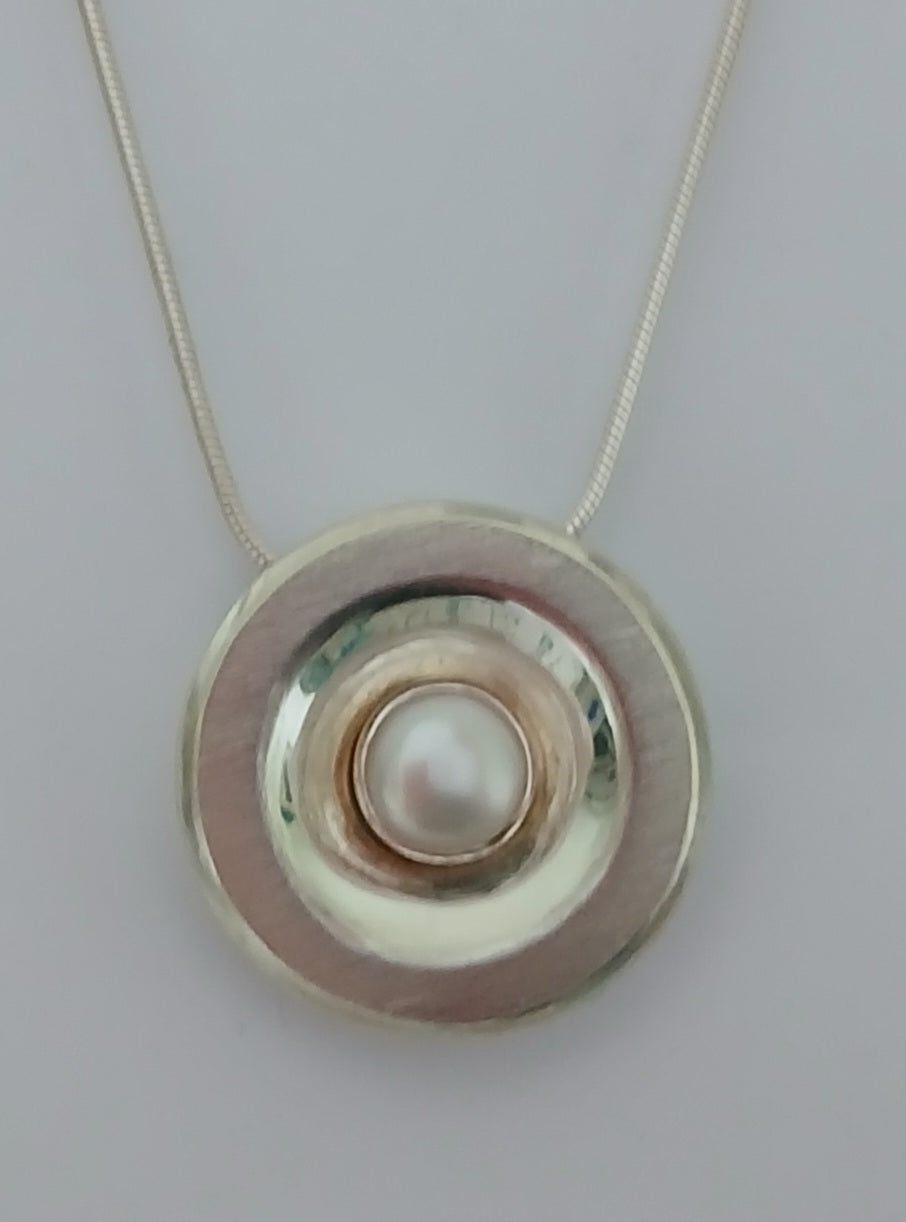 Round Silver Pendant with Pearl