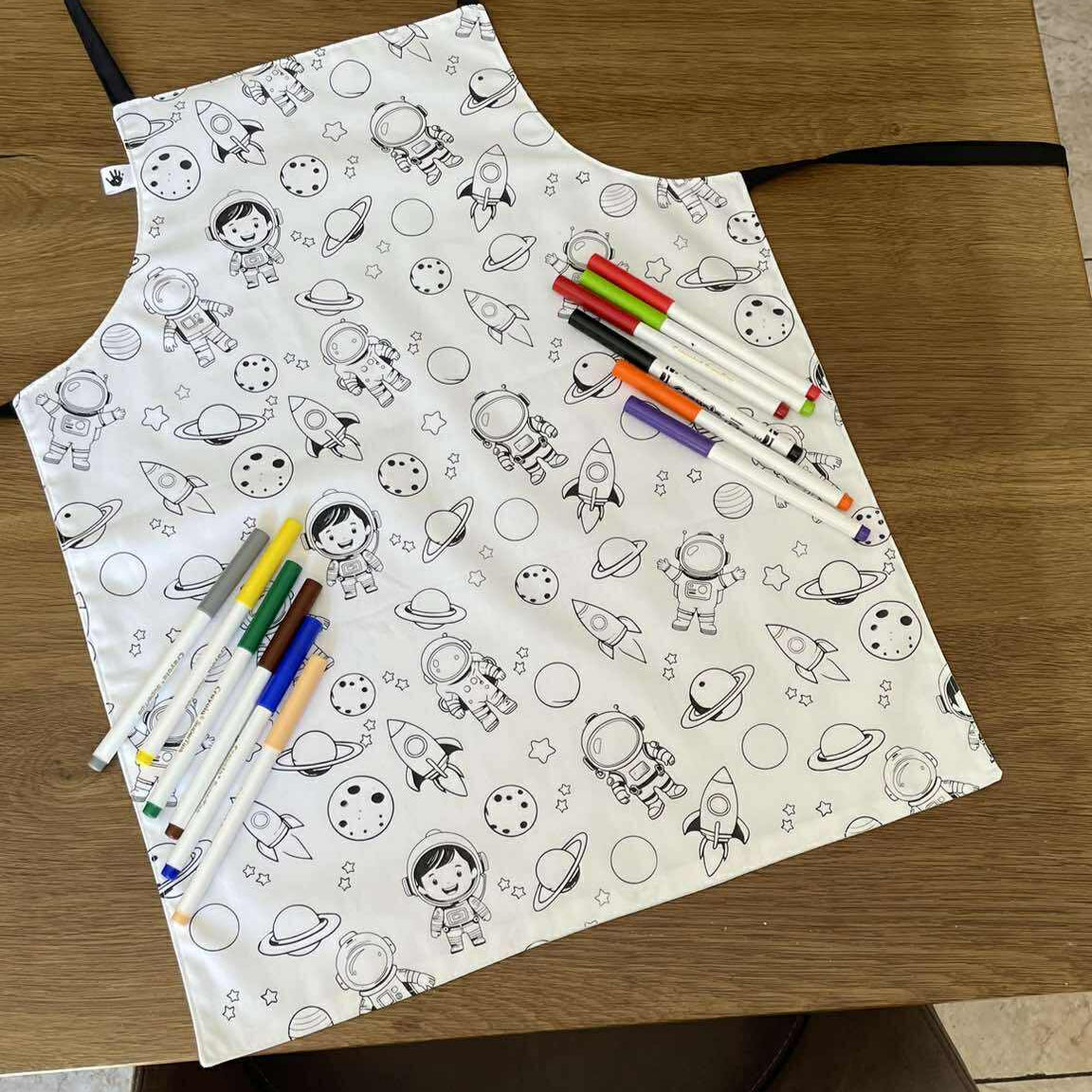 Space ‘Colour Me’ Apron with 12 Washable Markers – Reversible, Creative, and Durable Apron for Kids Aged 3-8 | Gift Idea