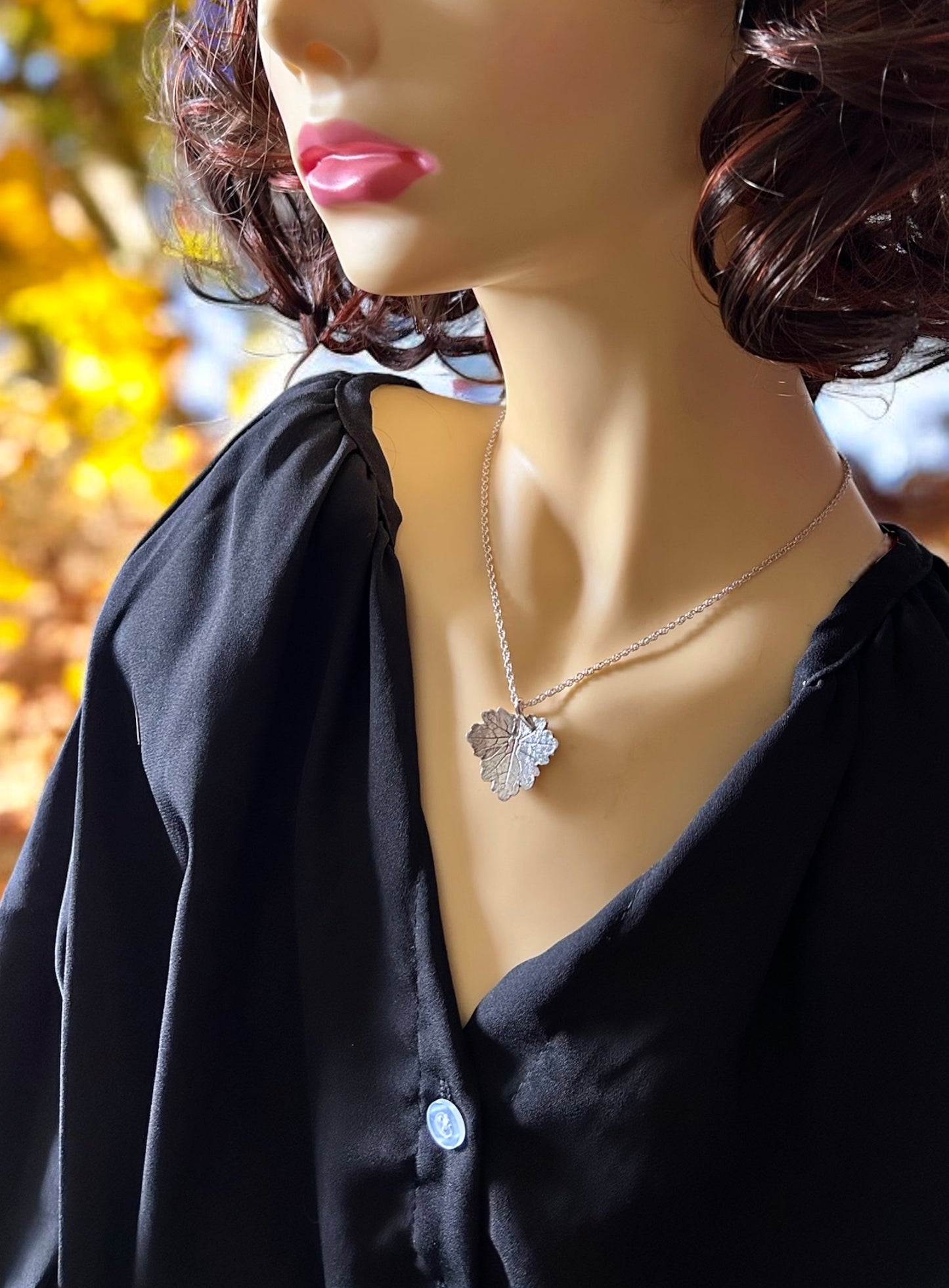 Wild buttercup leaf pendant (XL)