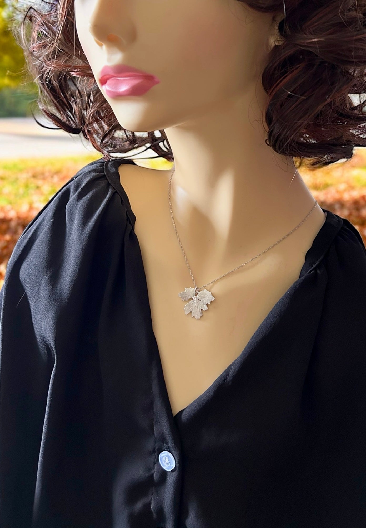 Wild buttercup leaf pendant (small)