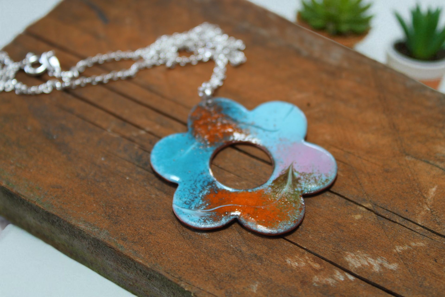 Retro Flower Pendant (Teal)