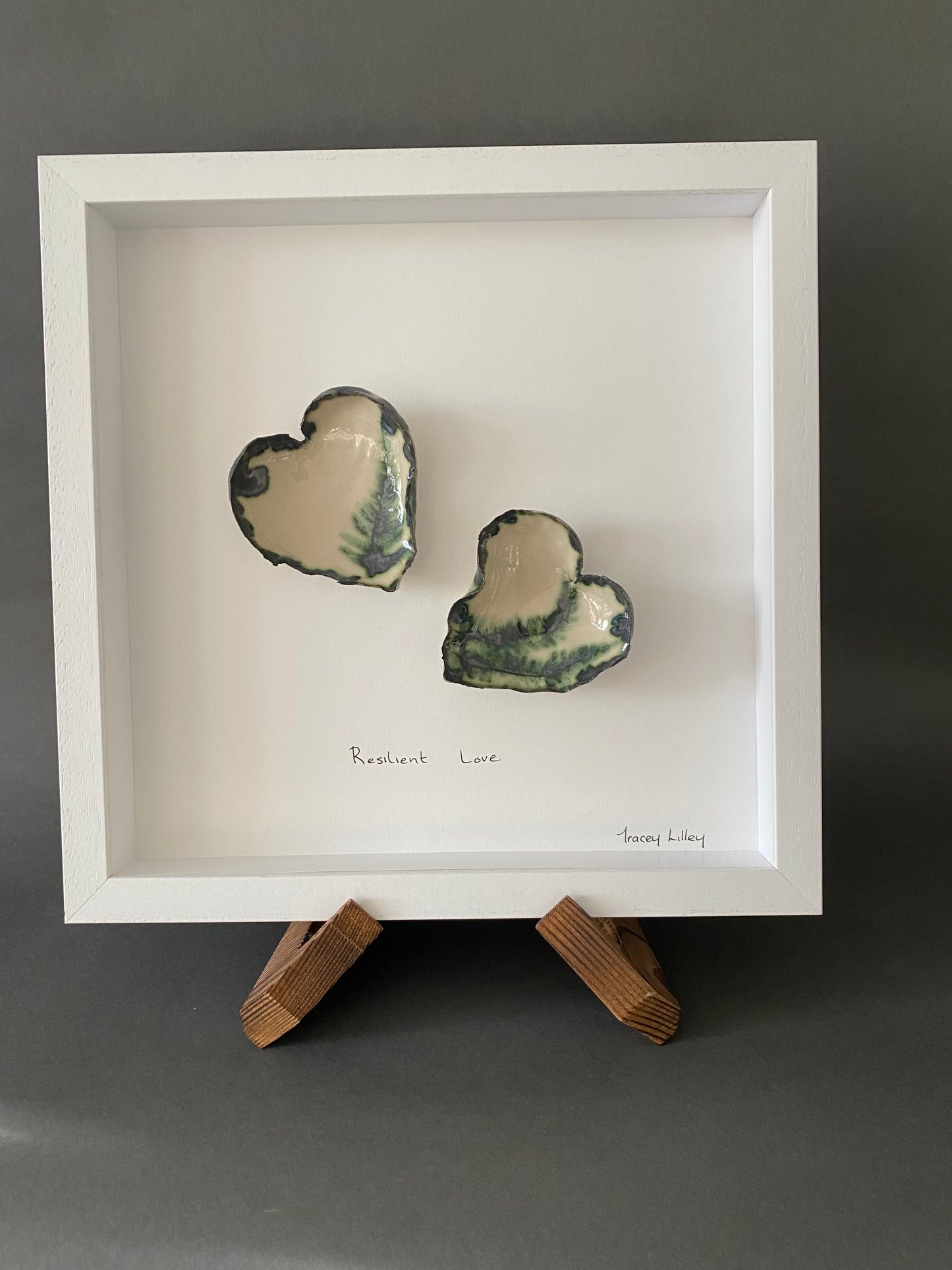 Resilient Love Heart Frame large (white)