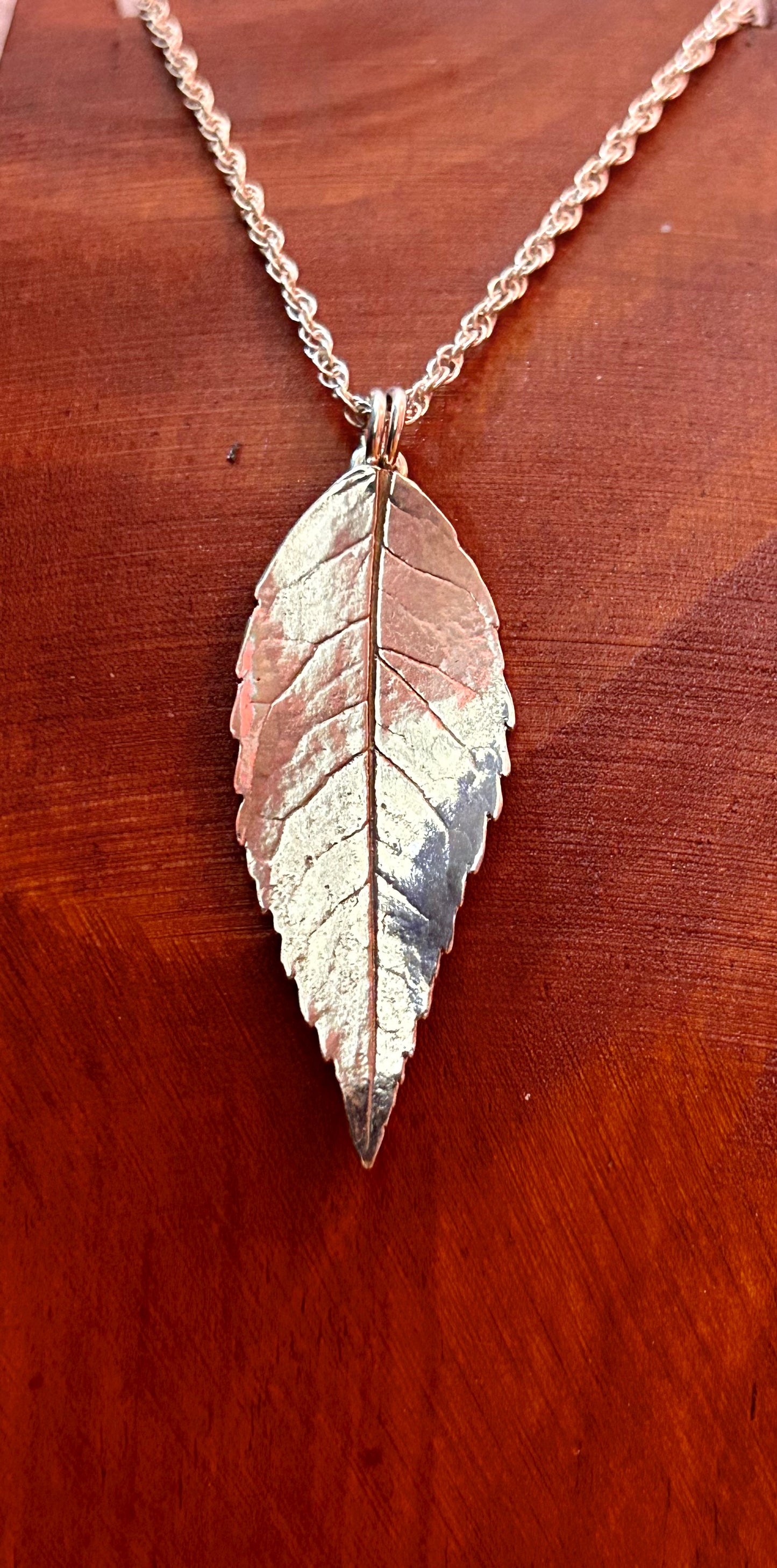 Rose leaf pendant necklace (XL)