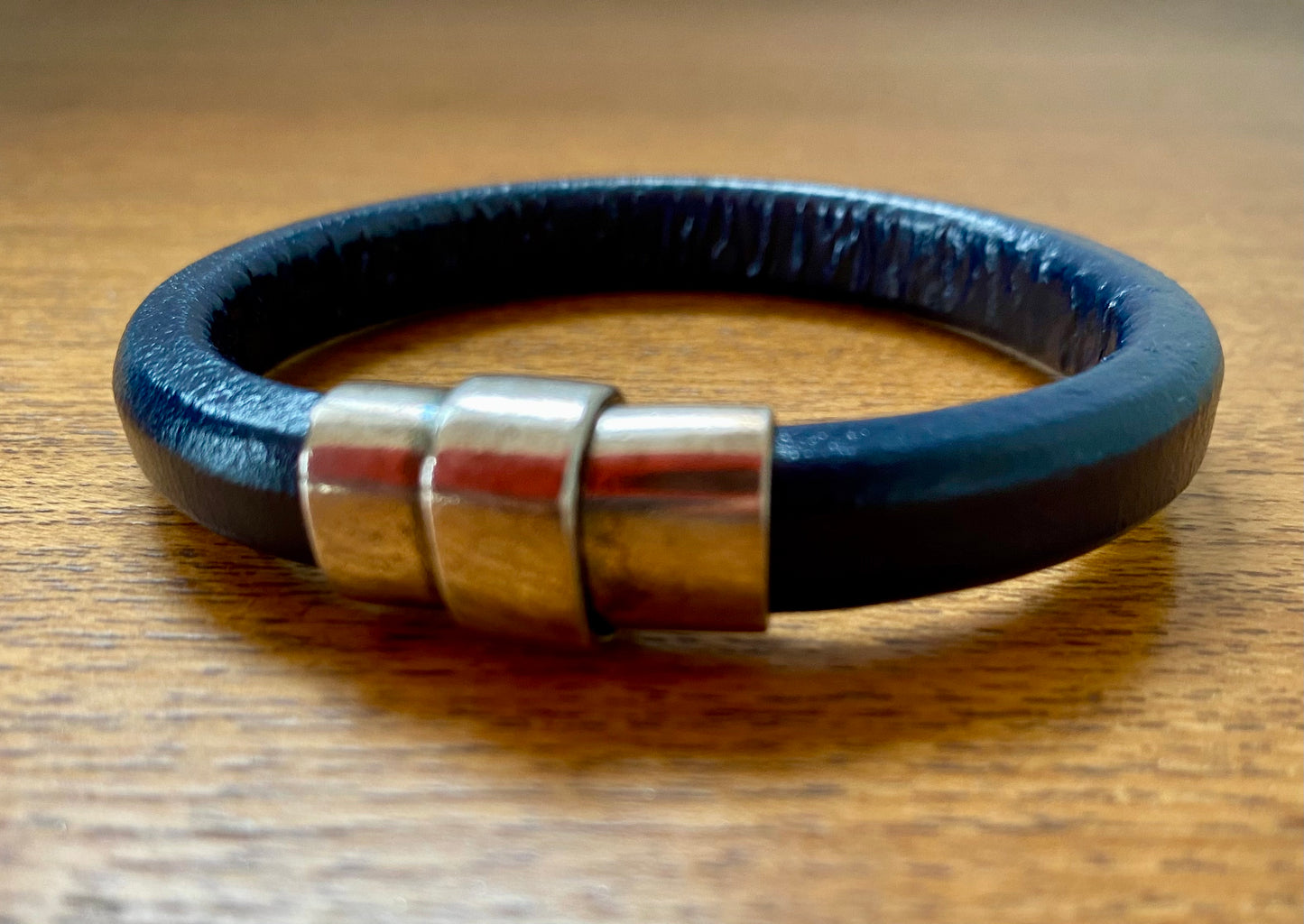 Barcelona Leather Bangle -Navy