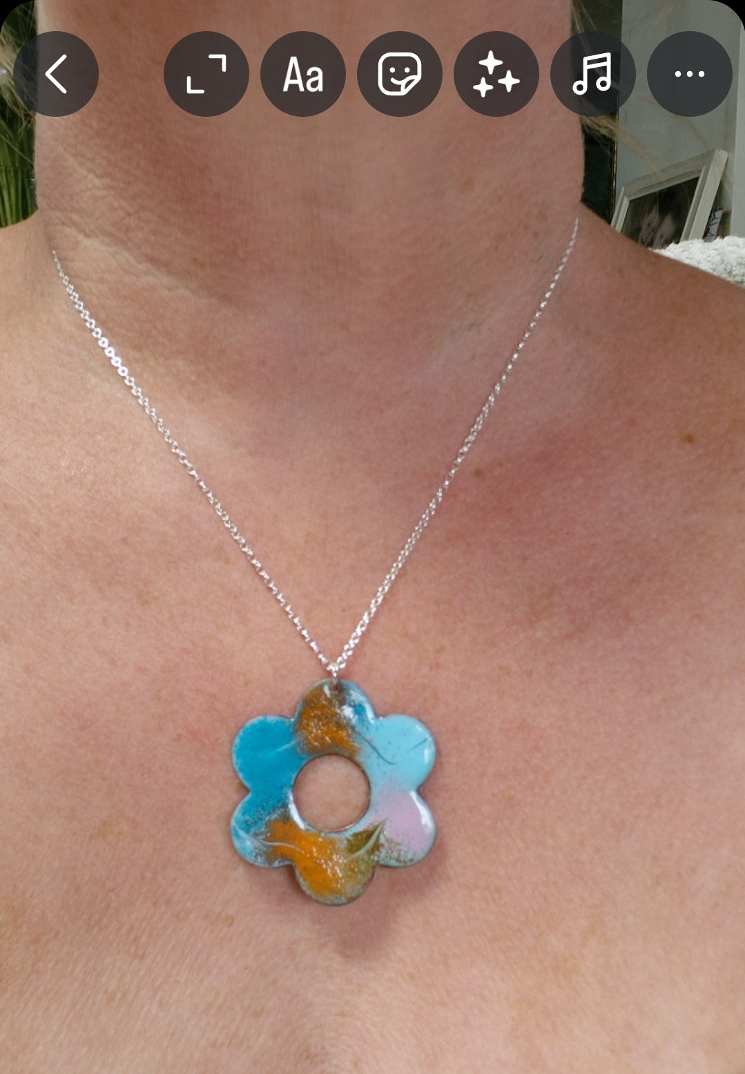 Retro Flower Pendant (Teal)