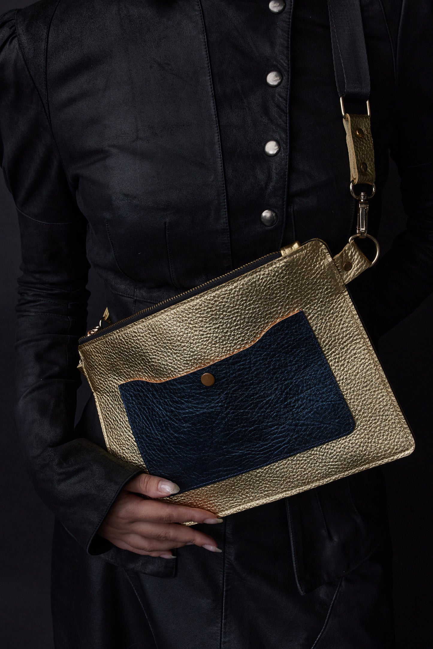 Twinkle Pop Envelope Bag – Handcrafted Italian Leather, Metallic Gold
