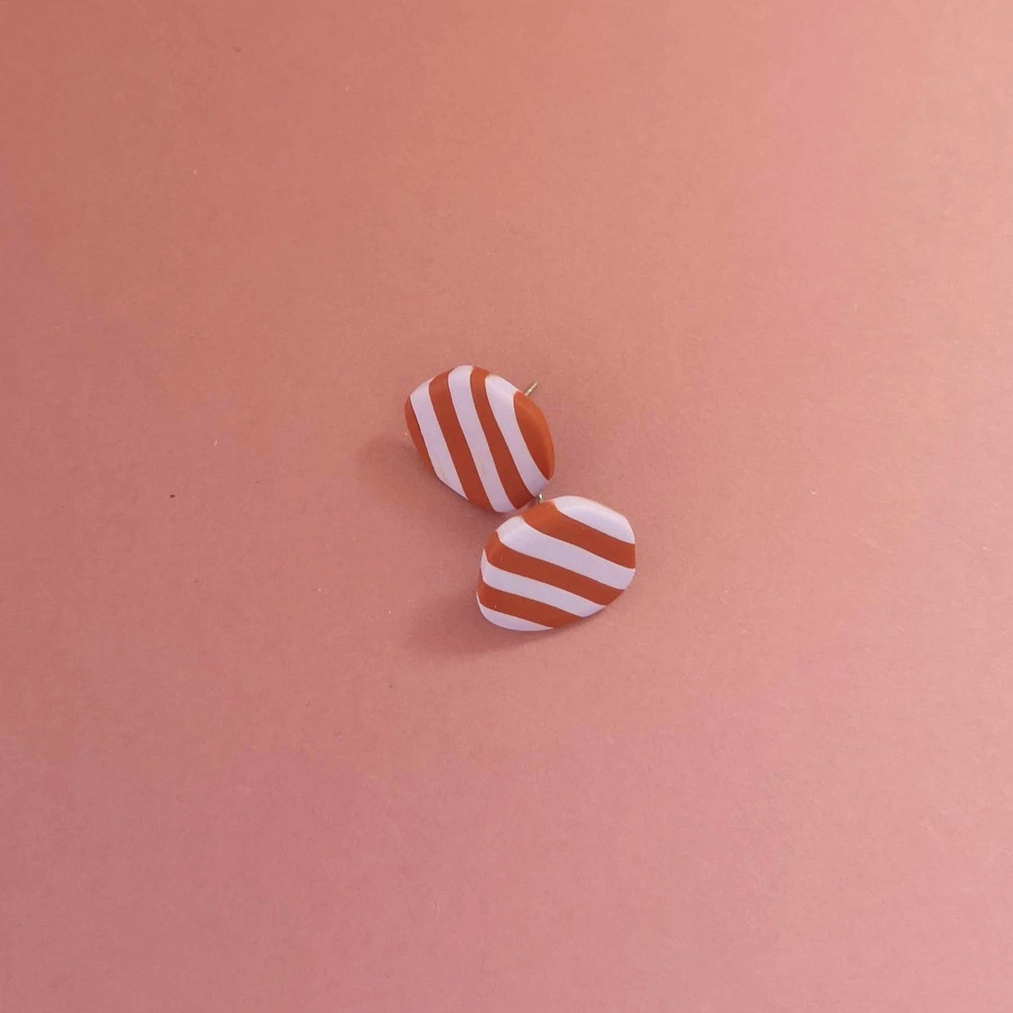 PEBBLE stripe studs