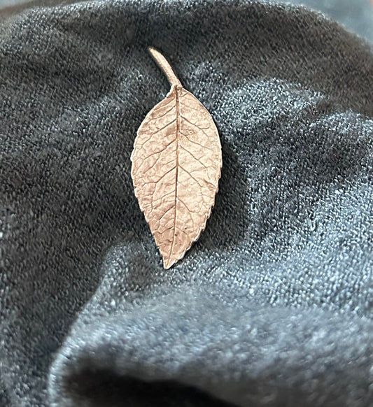 Rose leaf brooch