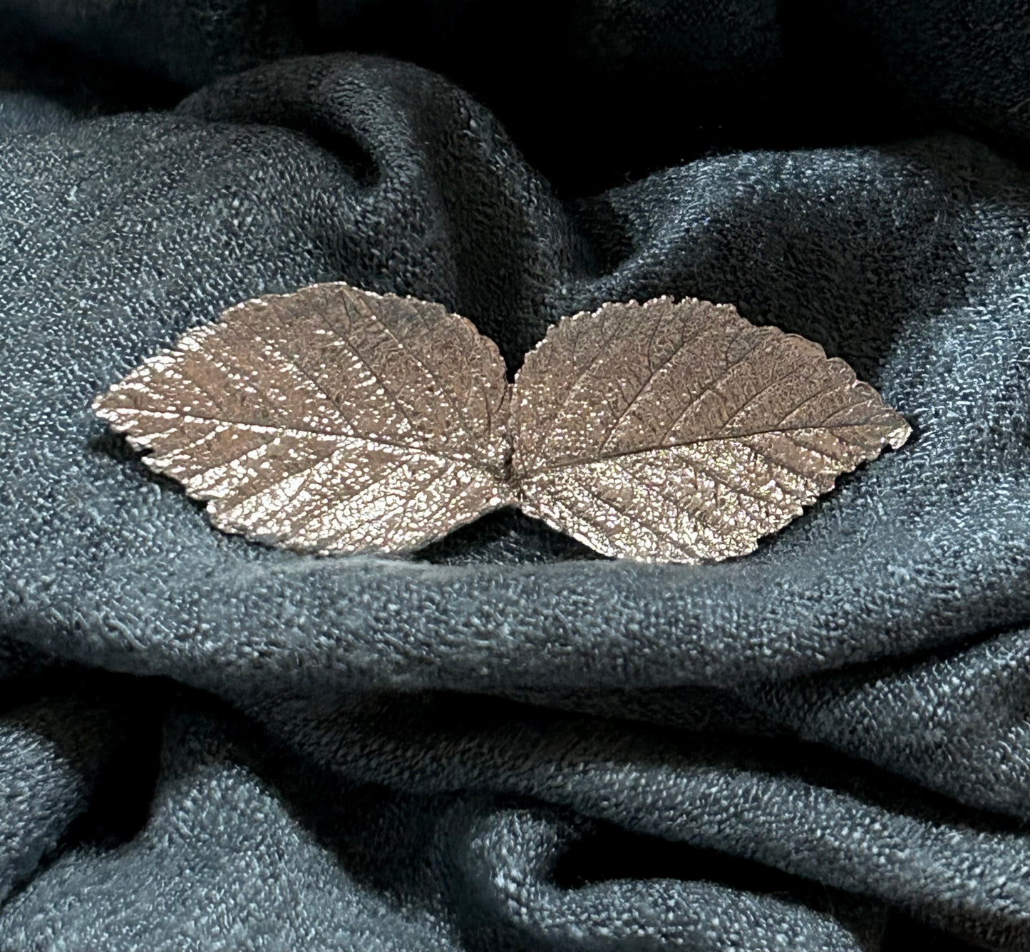 Blackberry leaf brooch