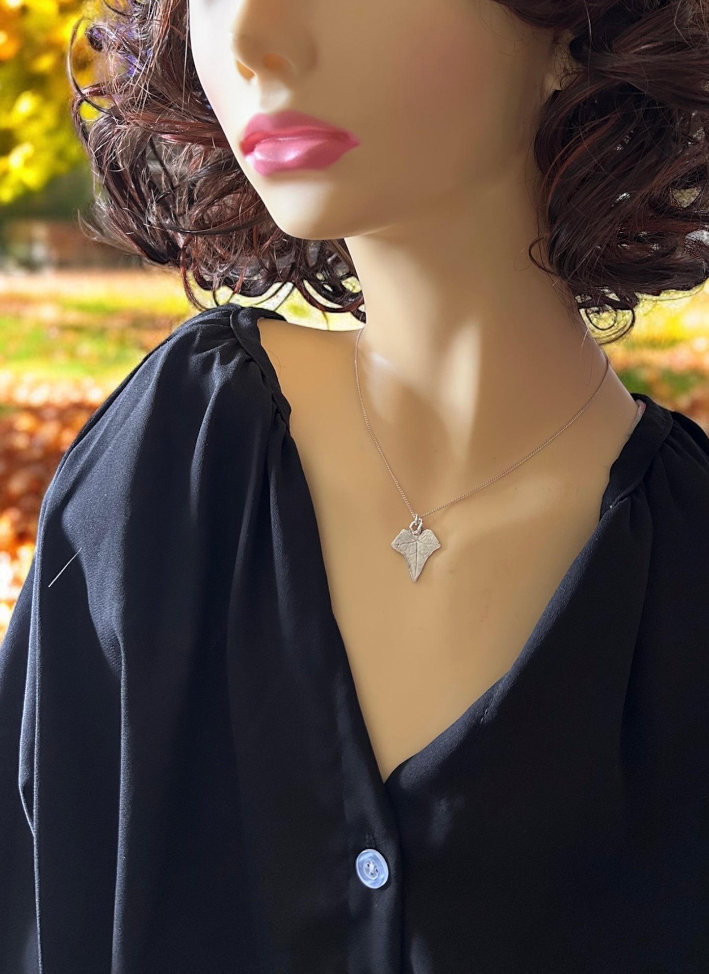 Ivy leaf pendant (small)