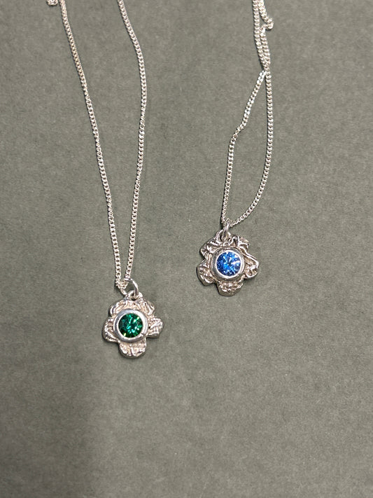 Little flower gemstone pendant
