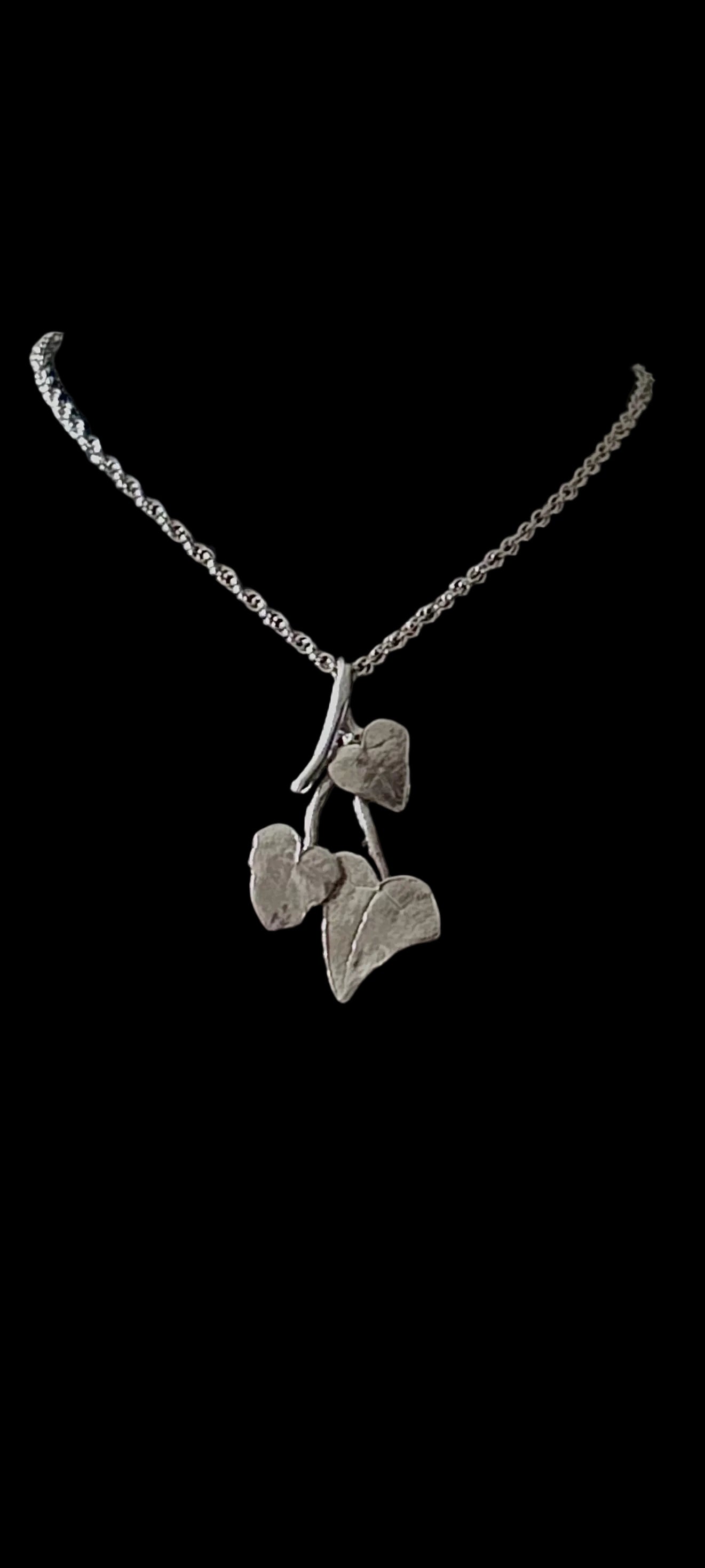 Ivy leaves pendant