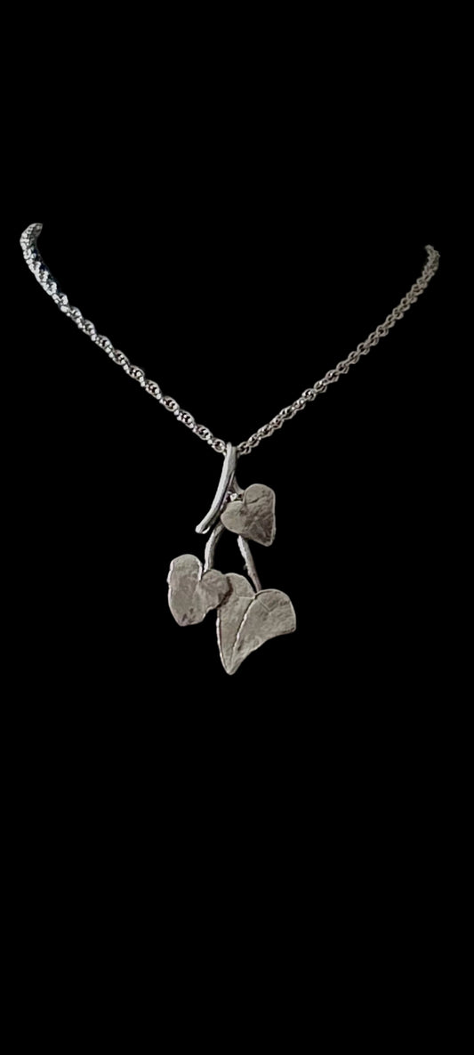 Ivy leaves pendant