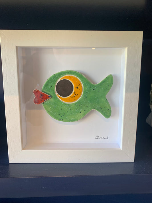 Kissy fish green left