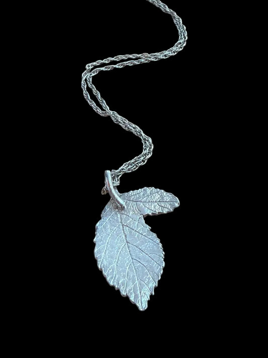 Bramble leaf pendant (XL)
