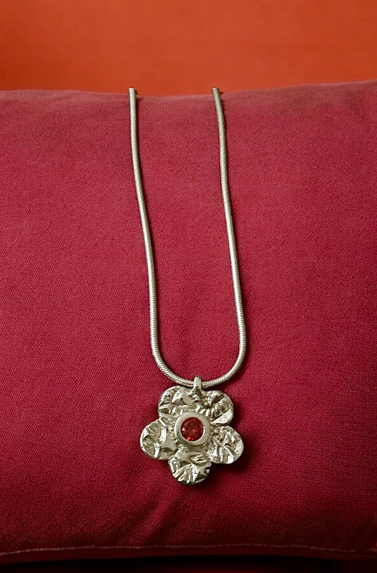 Flower pendant (red stone)