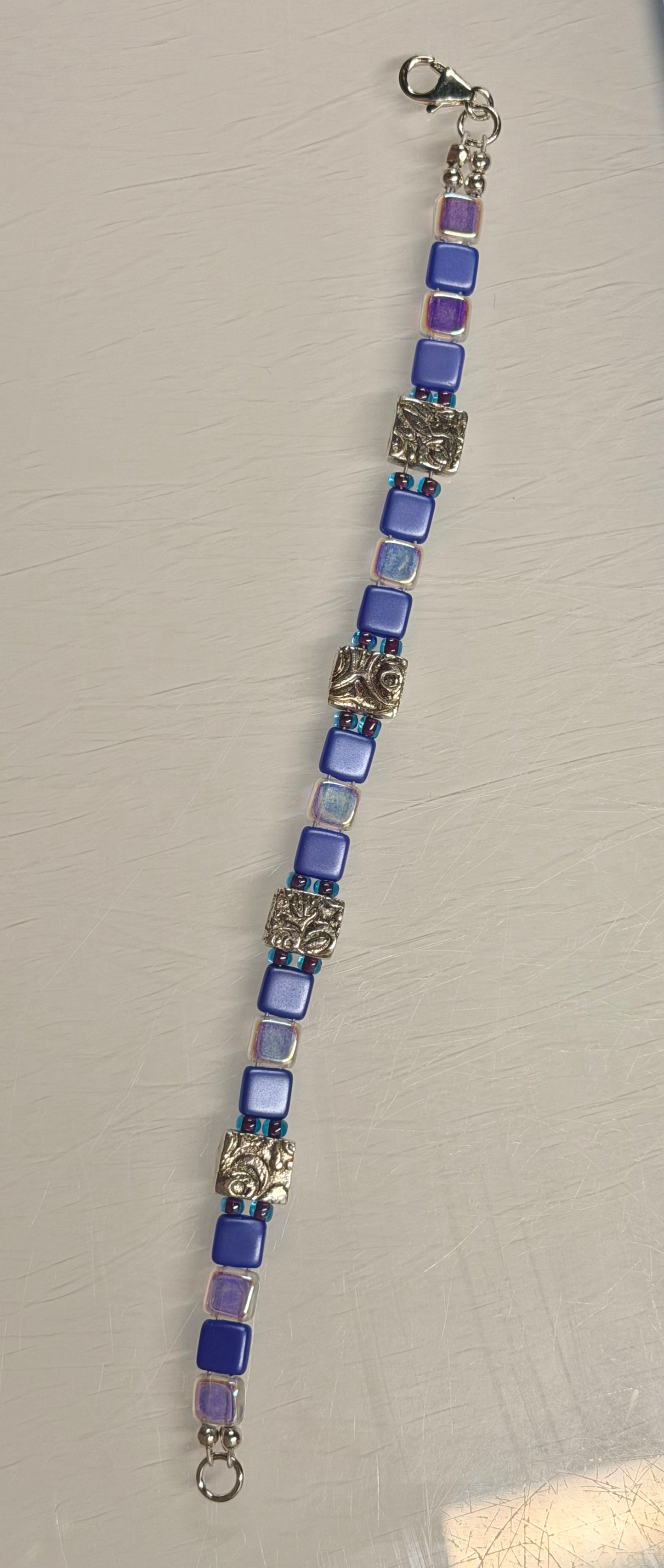 Bracelet in silver and blue glass