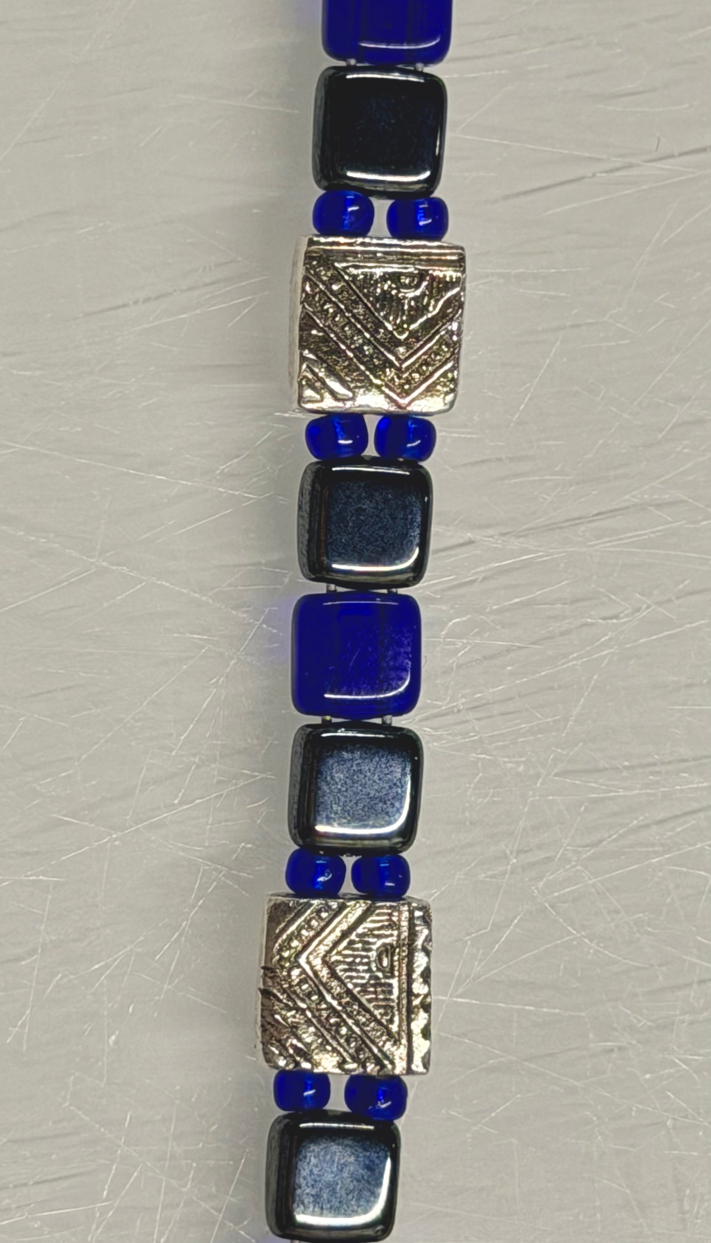 Bracelet in silver and blue glass