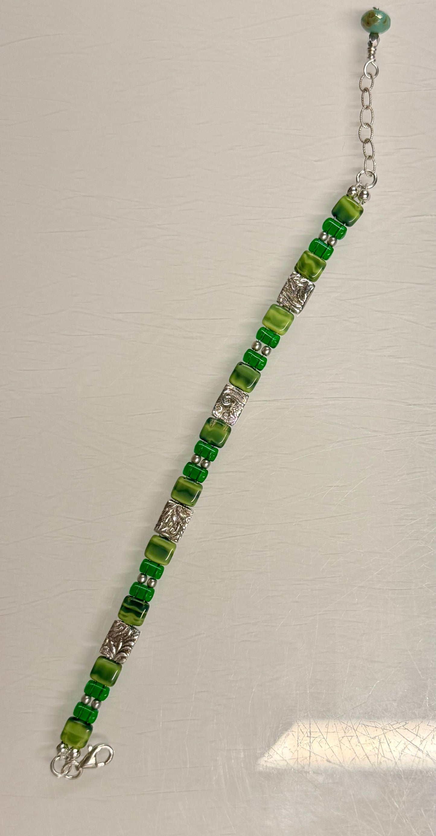 Bracelet in silver and green glass