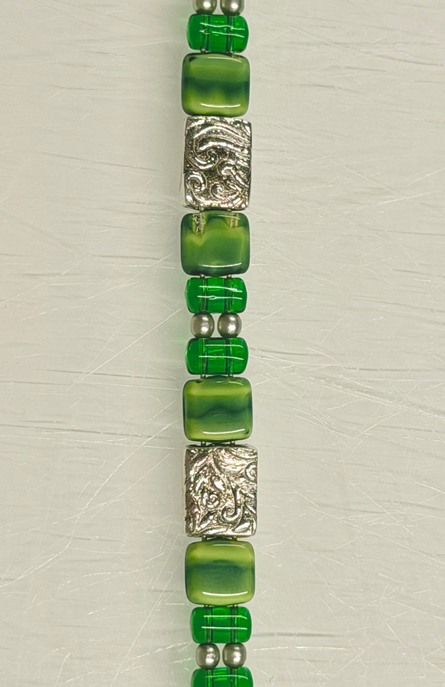 Bracelet in silver and green glass