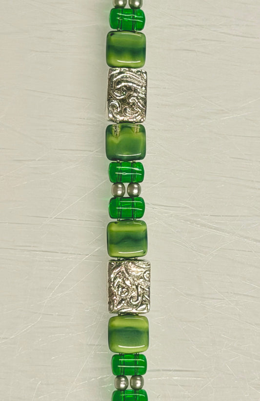 Bracelet in silver and green glass
