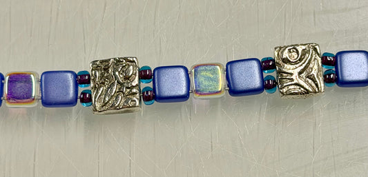 Bracelet in silver and blue glass