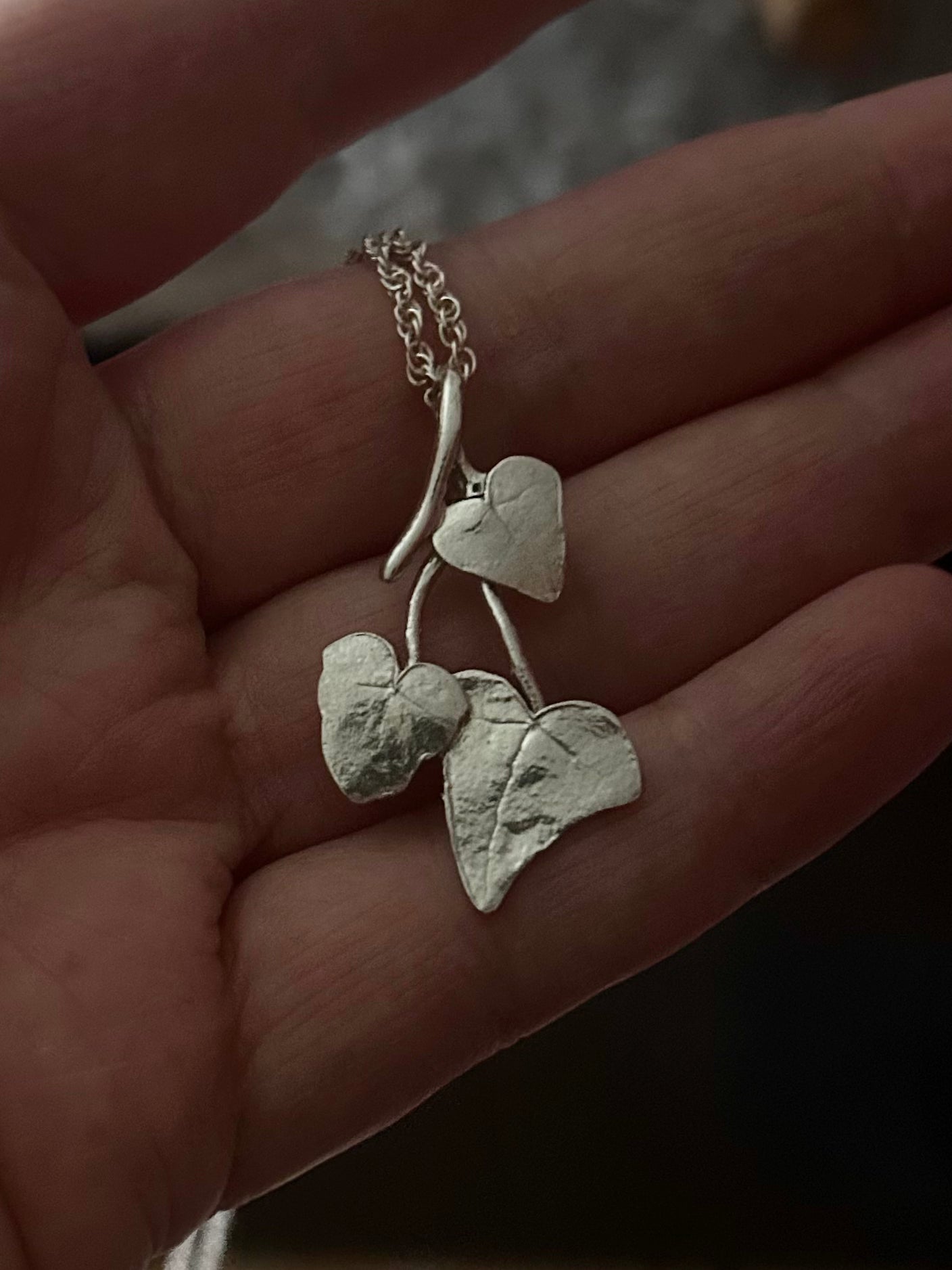 Ivy leaves pendant