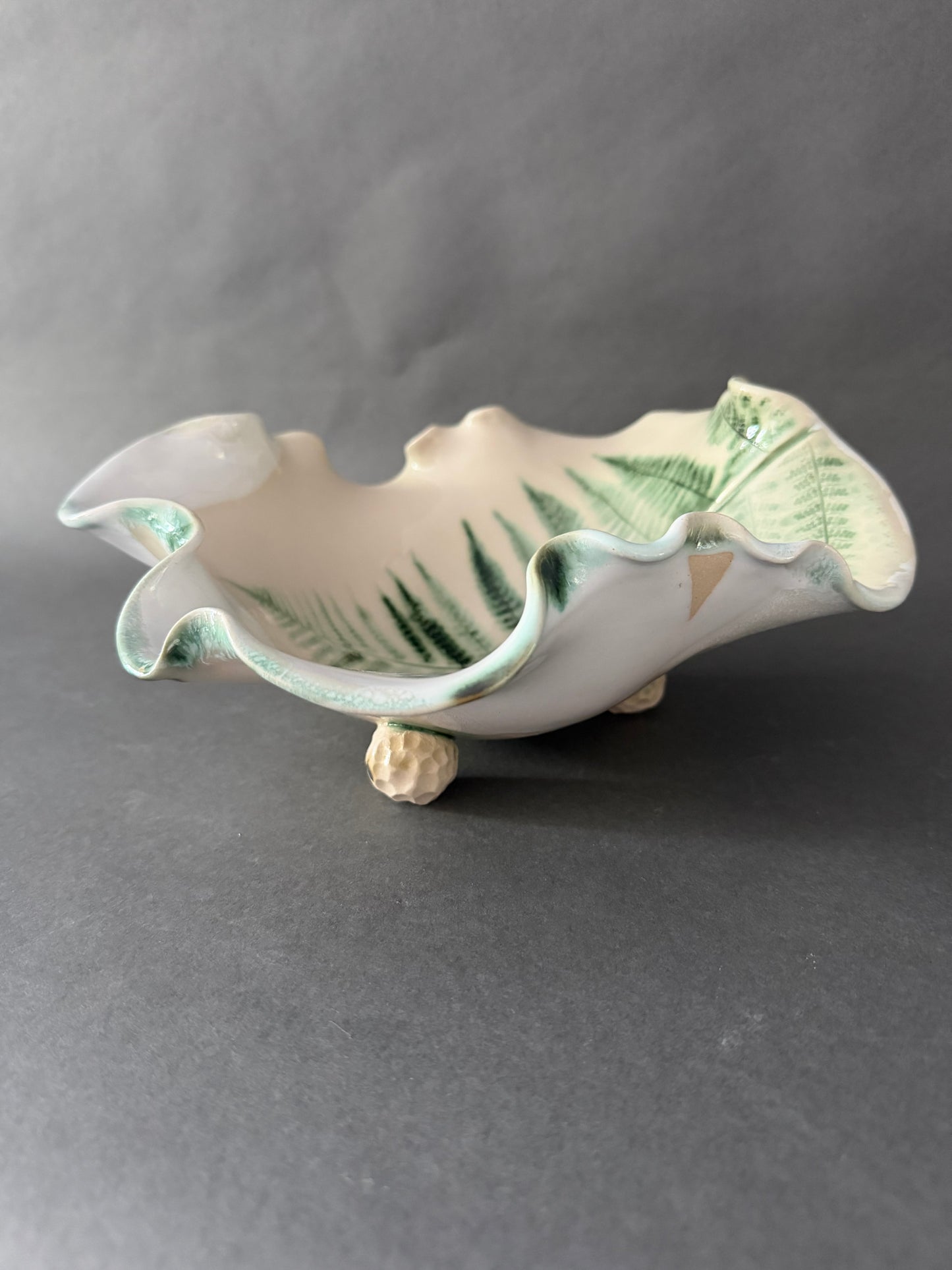 medium fern bowl on legs
