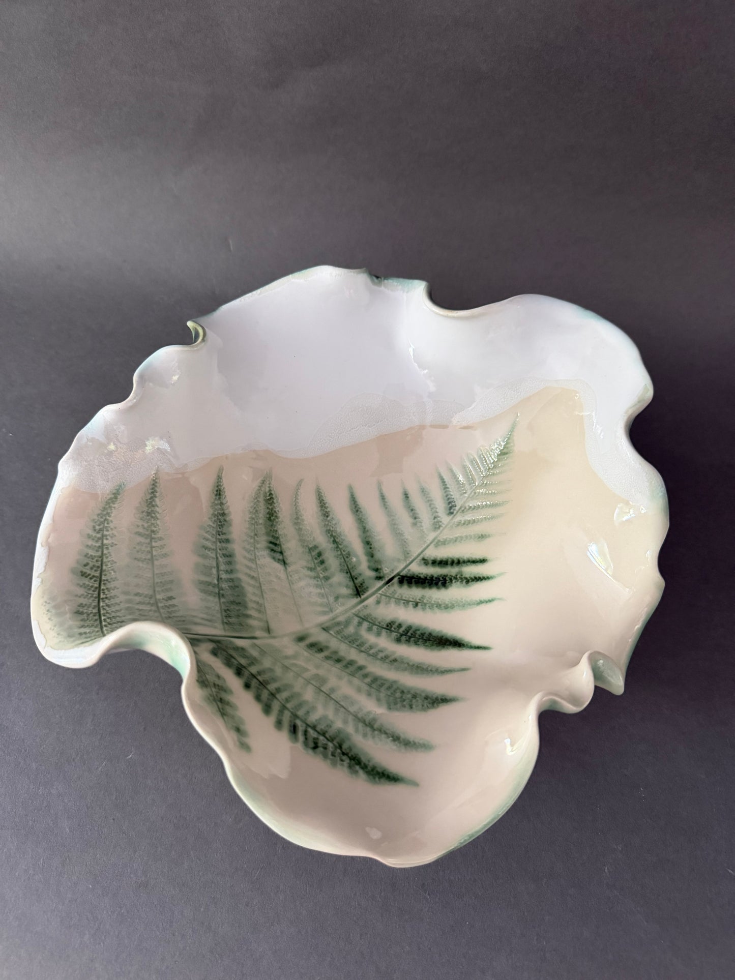 medium fern bowl on legs
