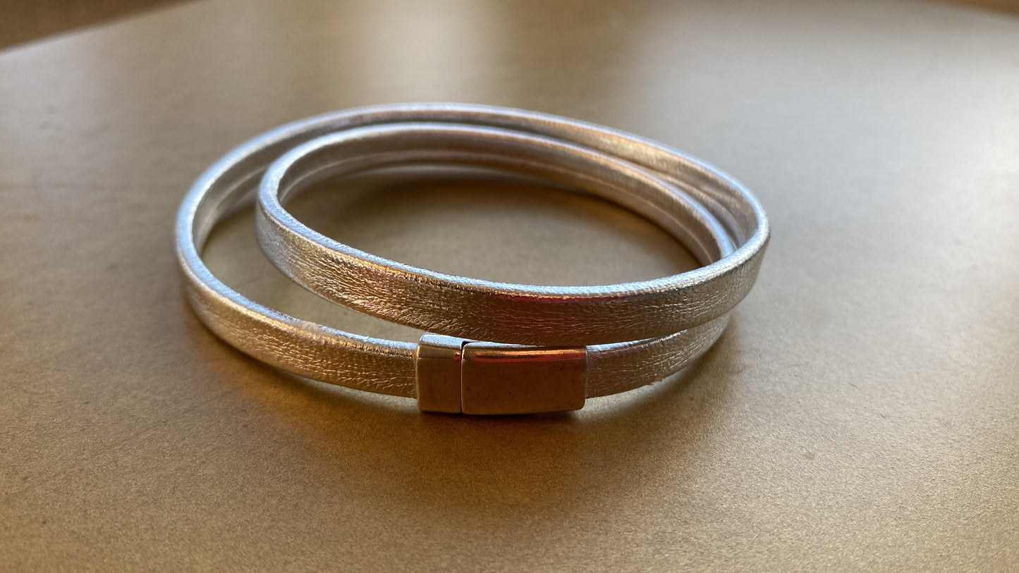 Alba Leather Bangle