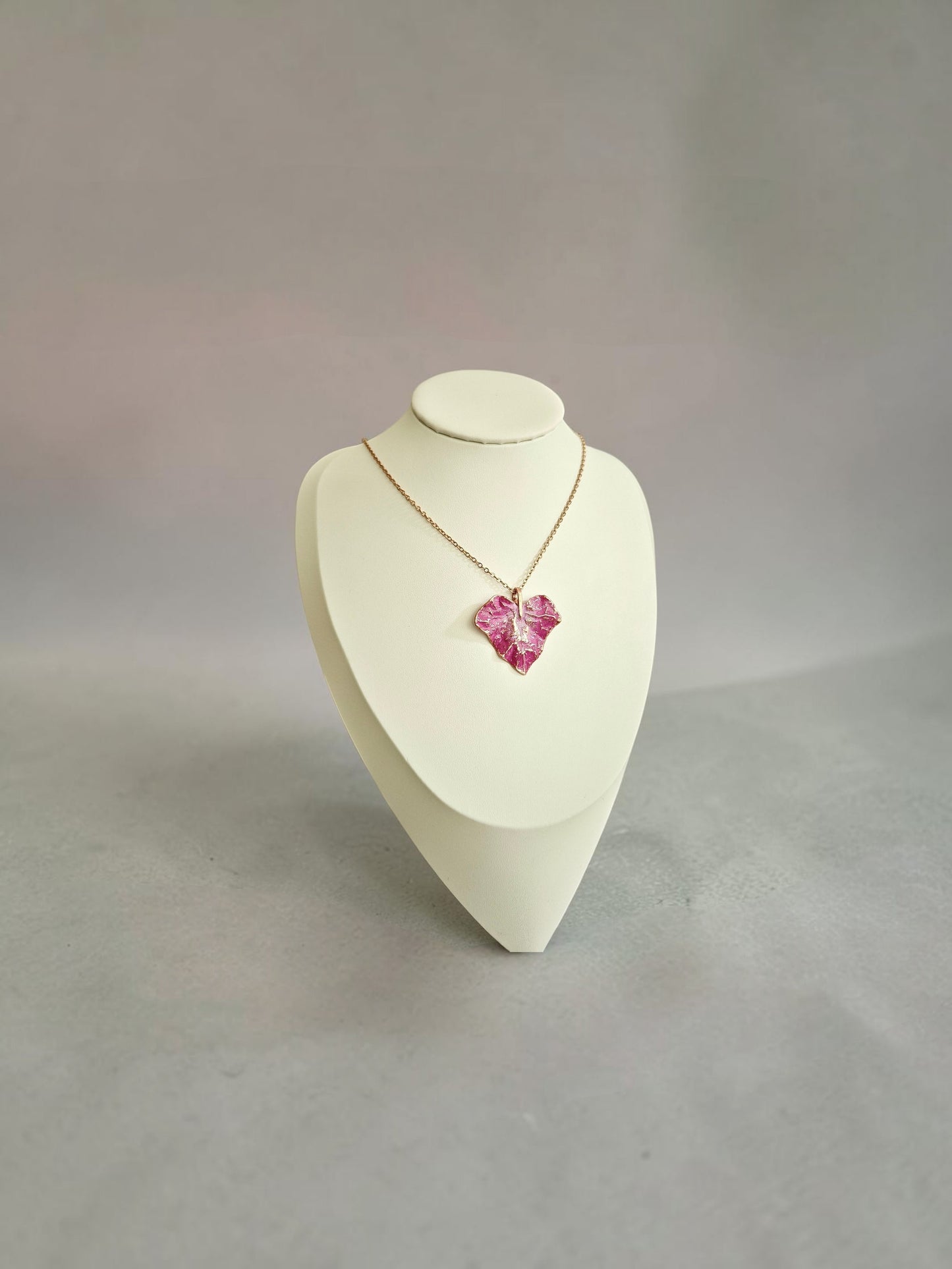 2/4 Magenta Ivy – Copper Pendant