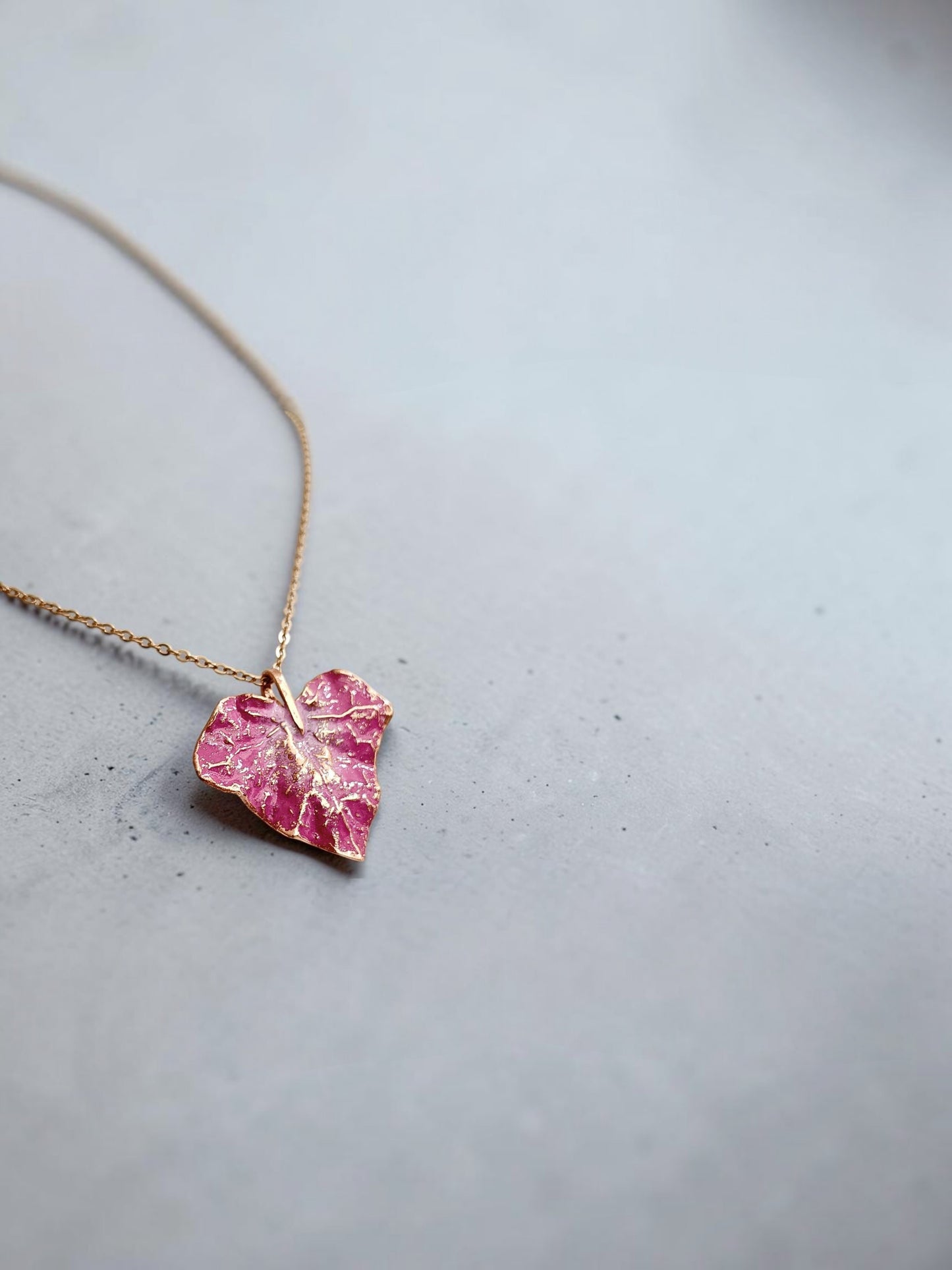 2/4 Magenta Ivy – Copper Pendant