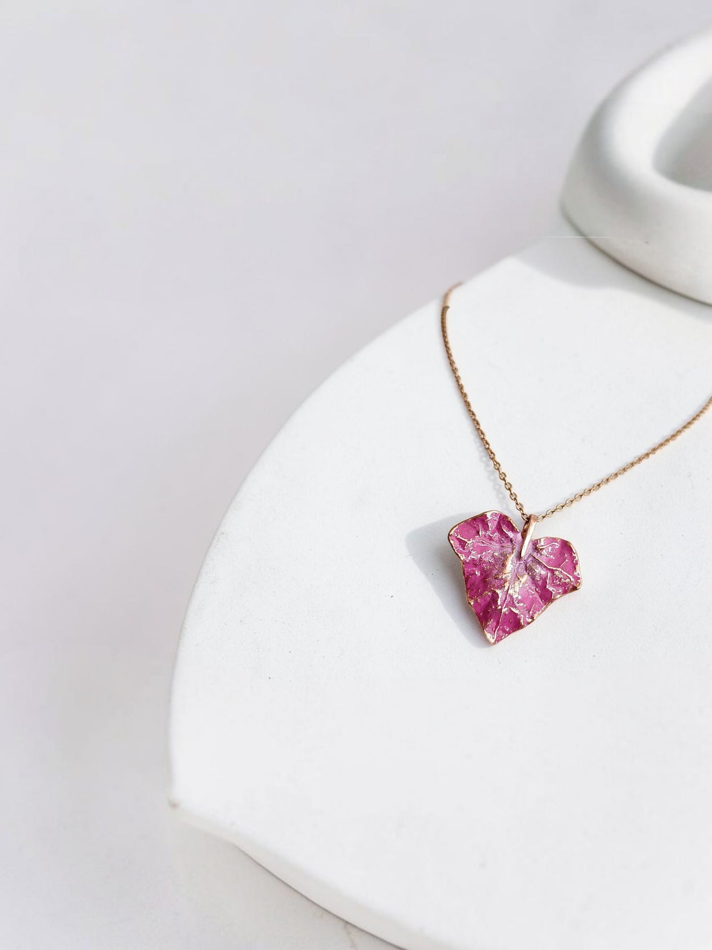 2/4 Magenta Ivy – Copper Pendant