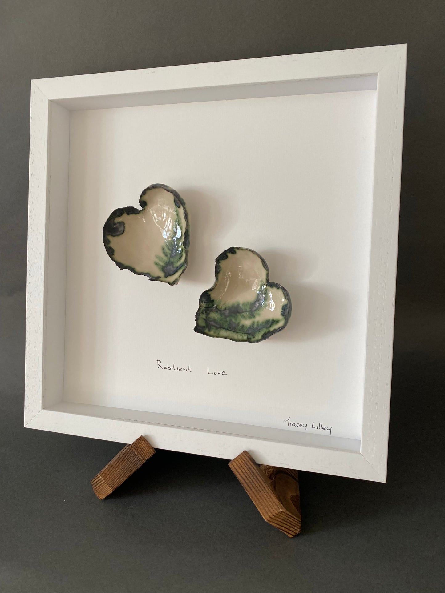 Resilient Love Heart Frame large (white)