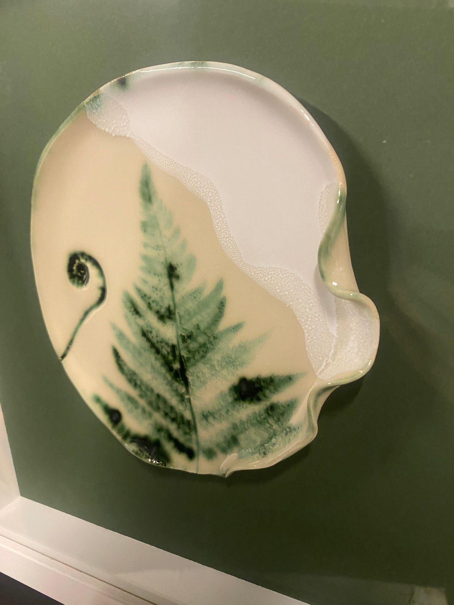 large ceramic fern framed (green)