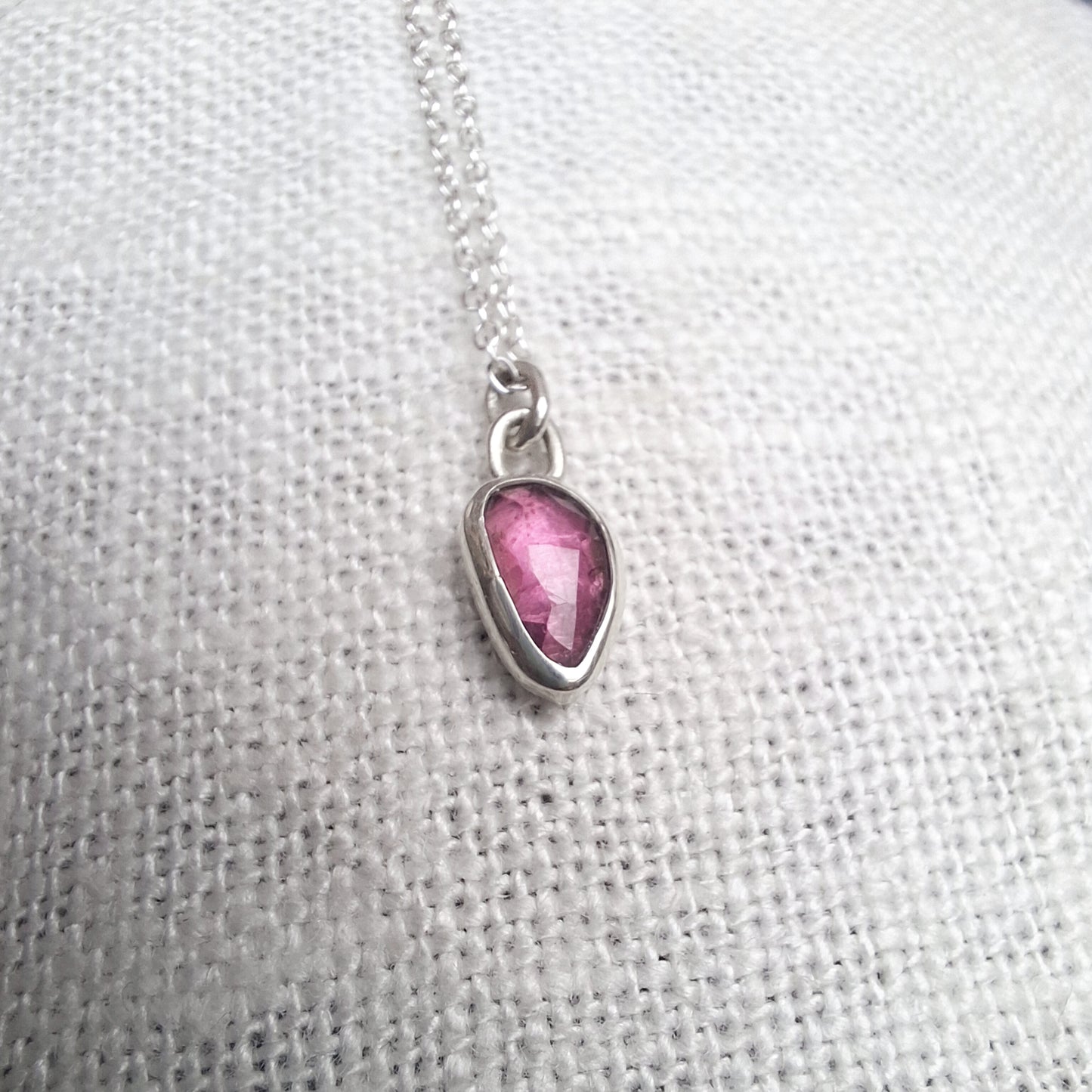 Gem pendant, pink garnet