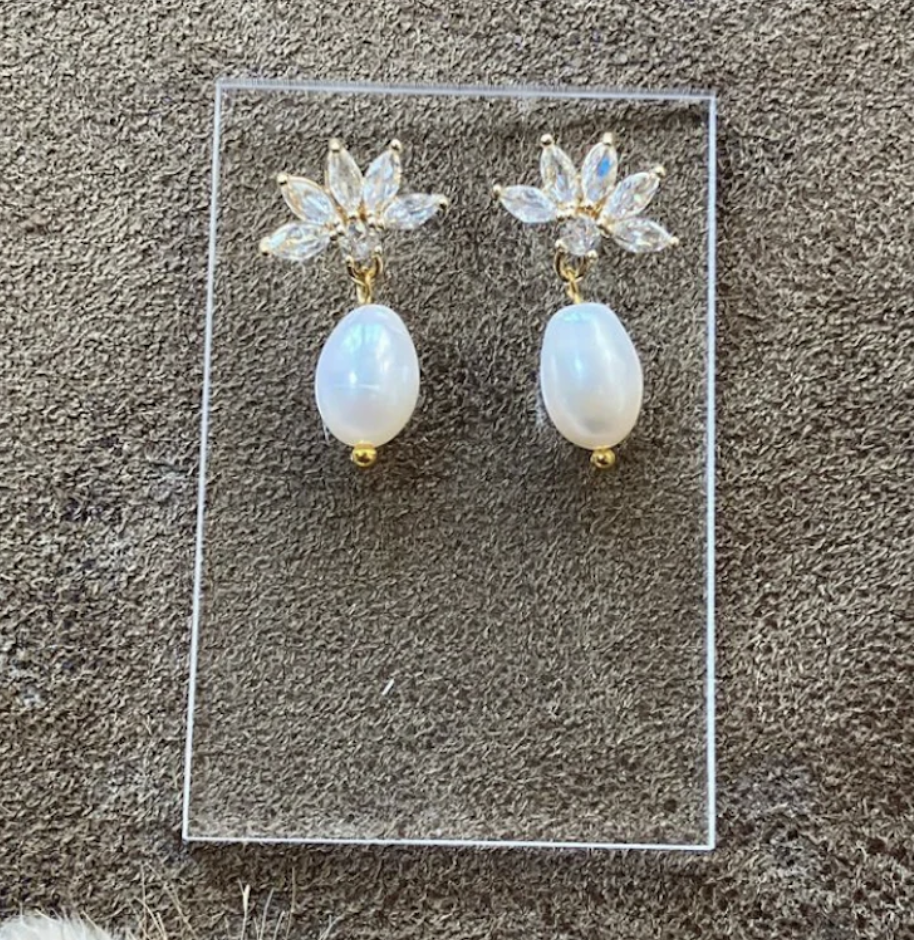 Lily Earrings | Pearl | Wisdom