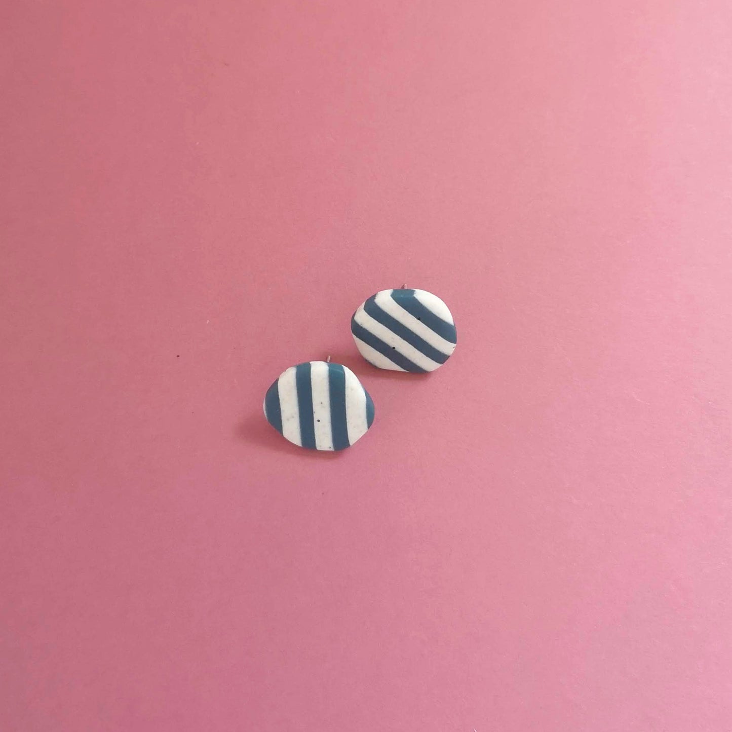 PEBBLE stripe studs