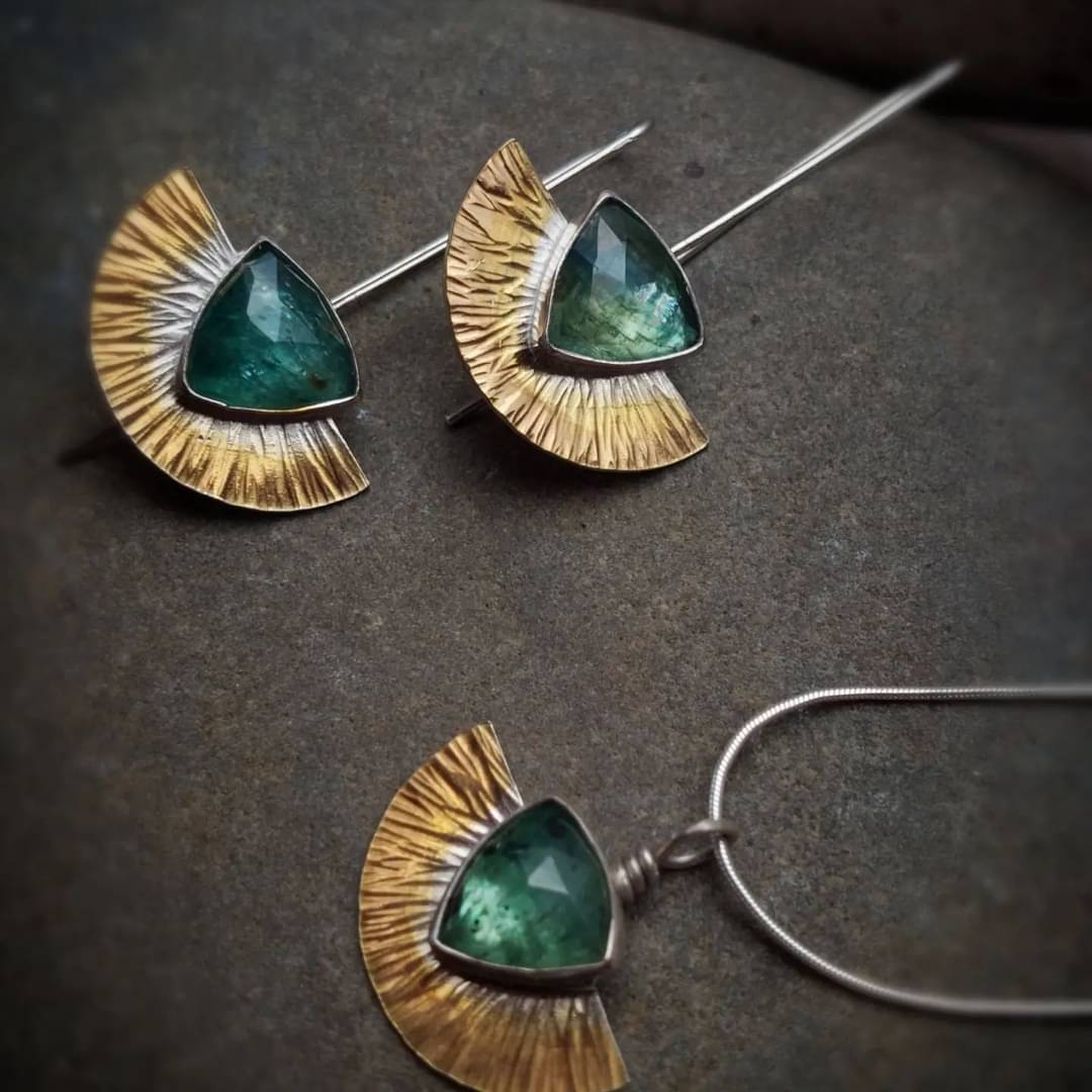 Isis earrings green